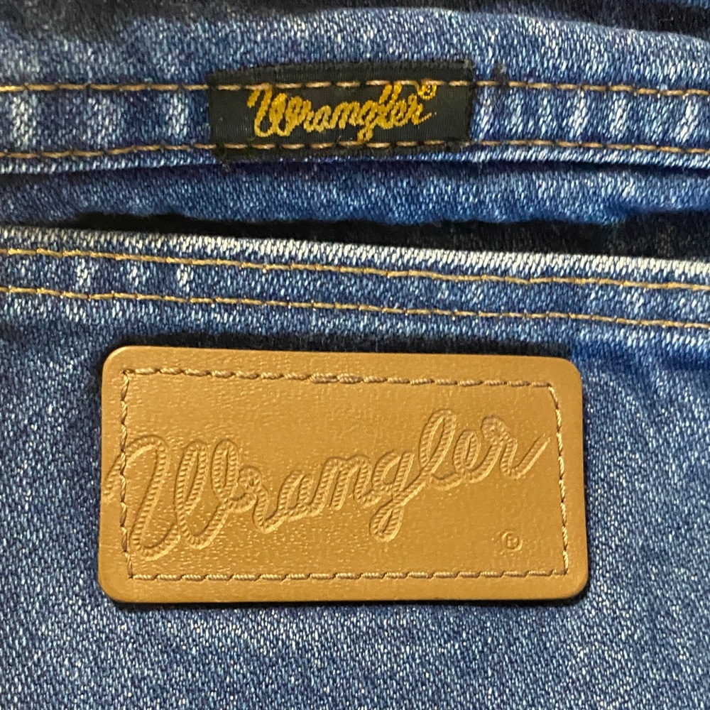 Wrangler Men's 13MWZ Jeans. Size 38x38 - Picture 2 of 3